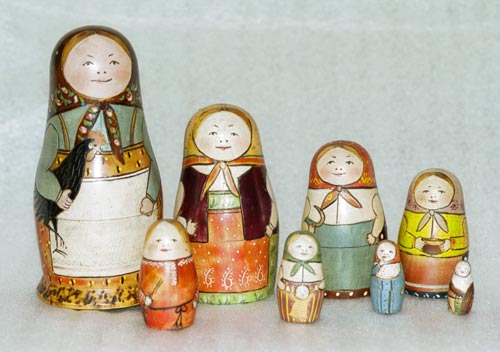 Datei:First matryoshka museum doll open.jpg